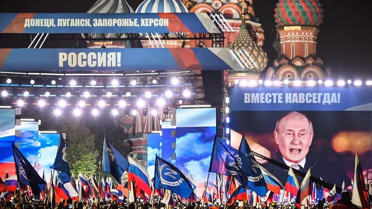 Putin celebra en la Plaza Roja anexion